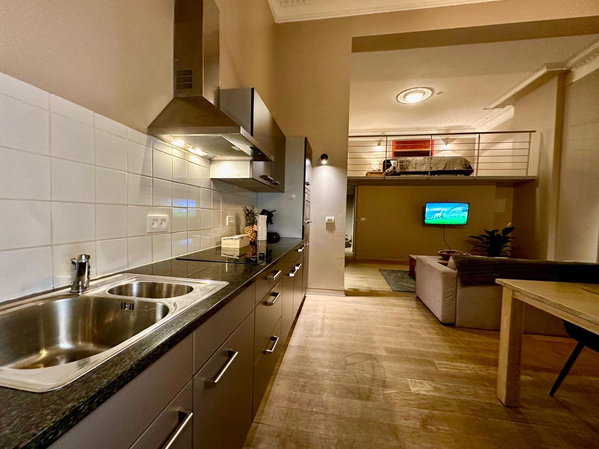 Luxury Suites Castel By Rikas Hotels アントウェルペン エクステリア 写真