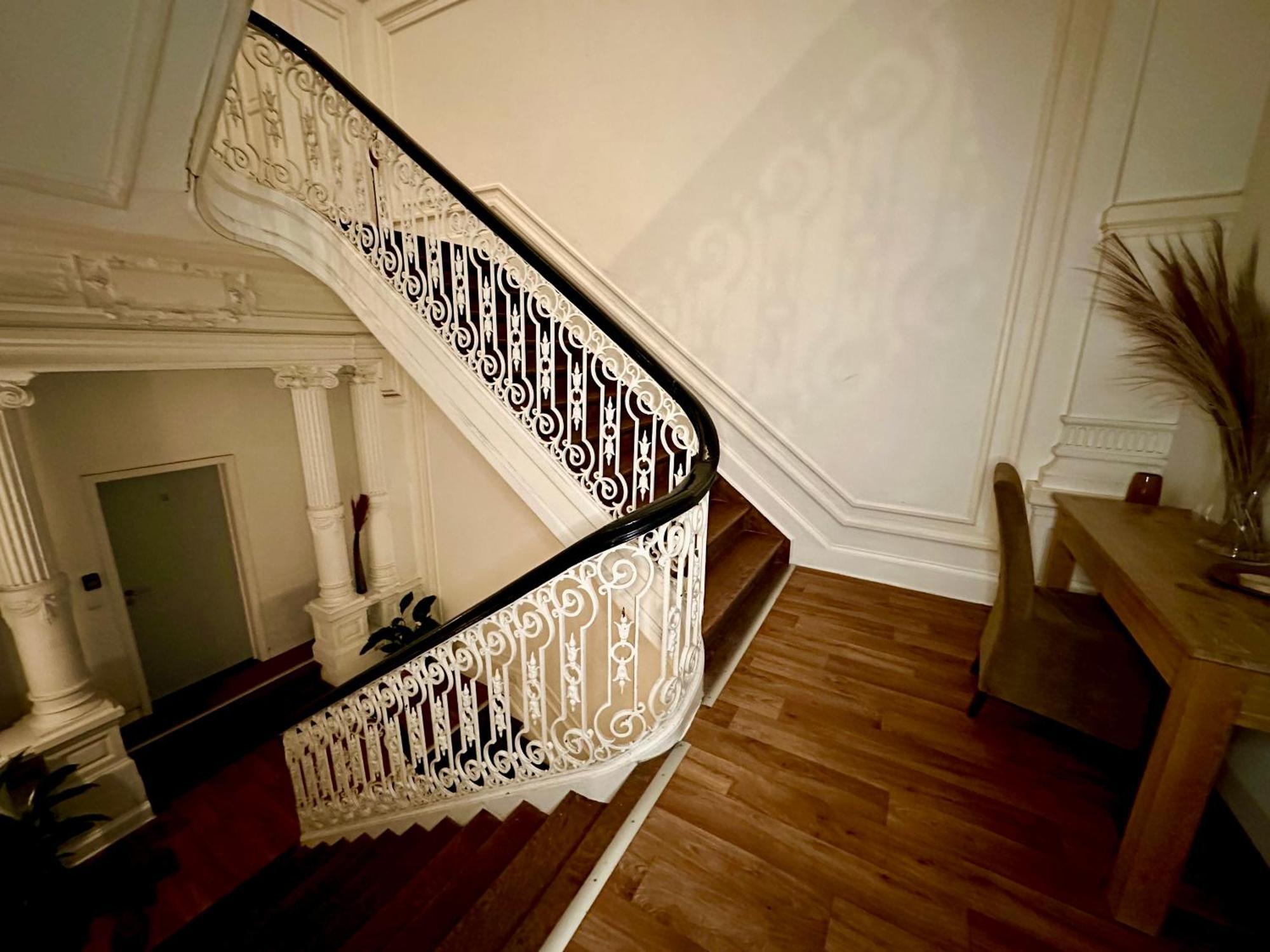 Luxury Suites Castel By Rikas Hotels アントウェルペン エクステリア 写真