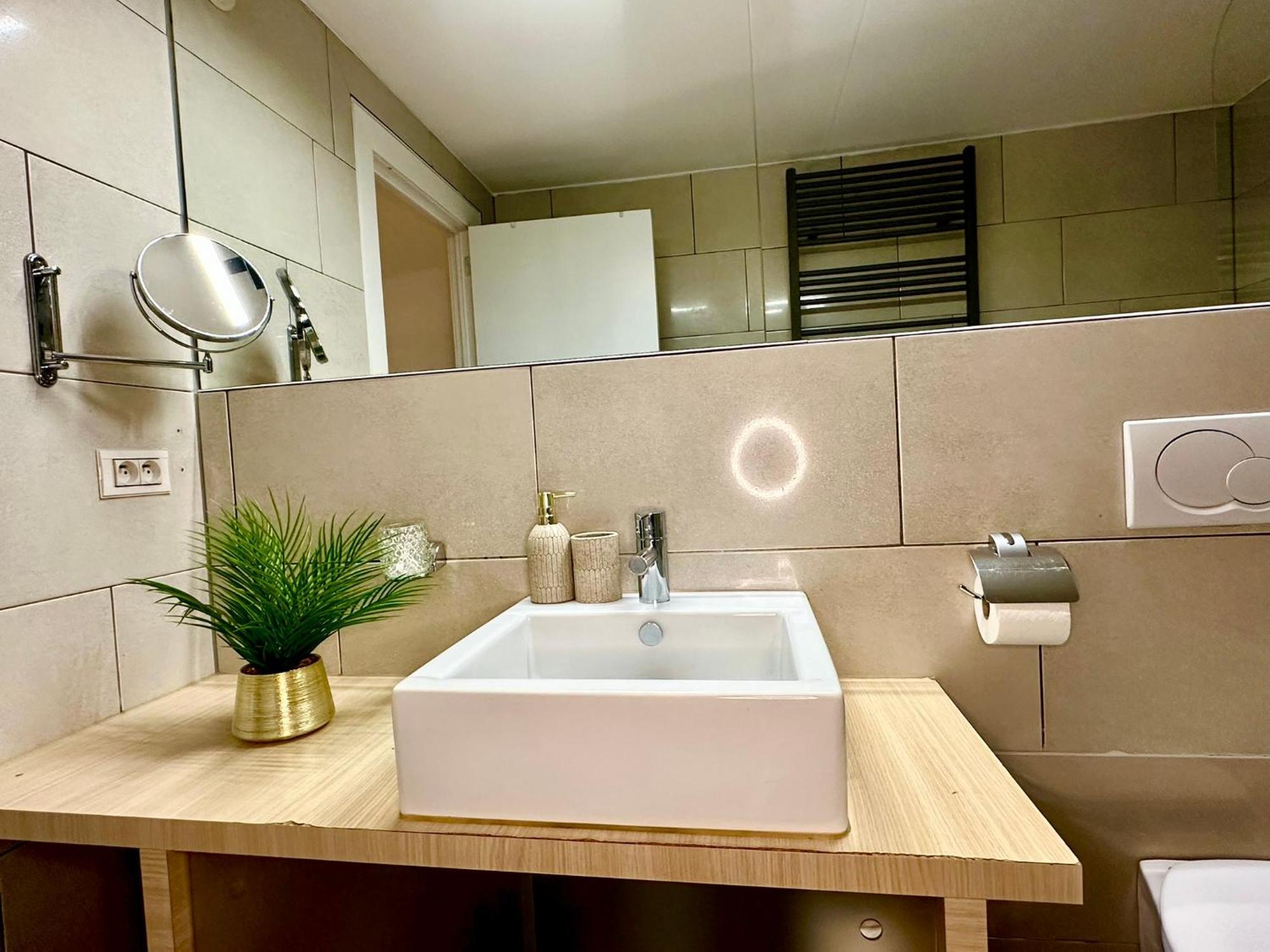 Luxury Suites Castel By Rikas Hotels アントウェルペン エクステリア 写真